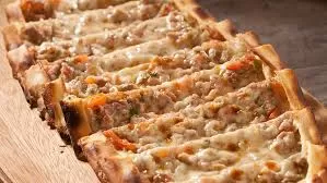 Kuşbaşılı Kaşarlı Pide